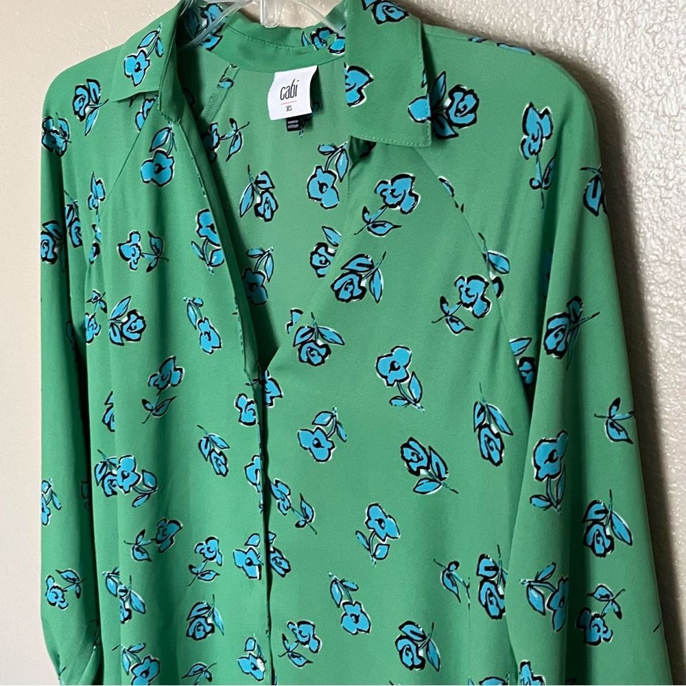 CAbi Go To Green/Blue Floral Button Down Blouse 5891 Shirt Top Size XS - Picture 9 of 10